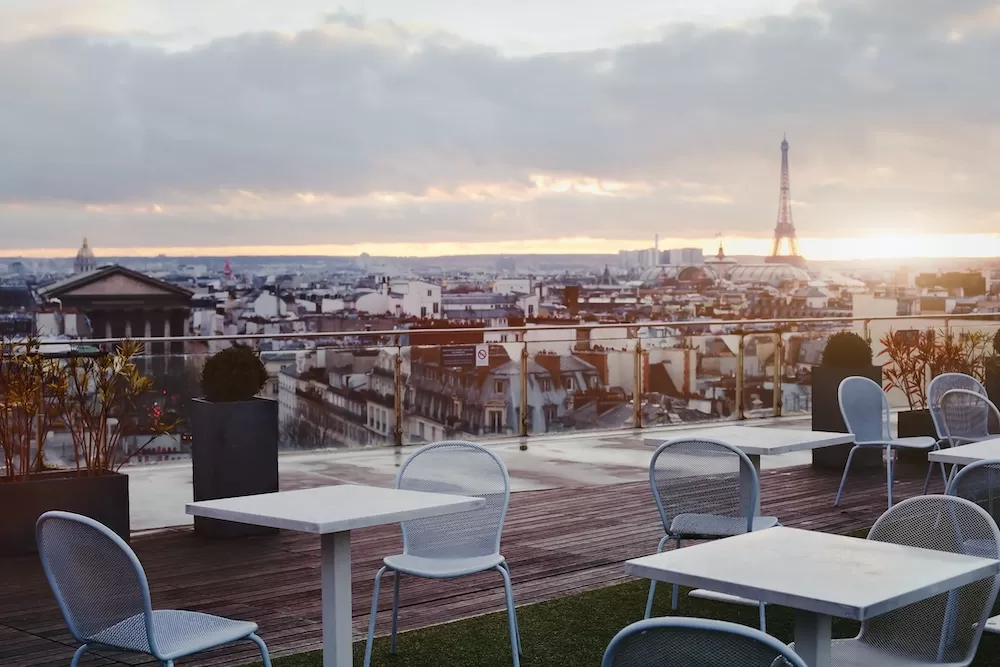 Cafes in Paris: The Best With A View of The Eiffel Tower