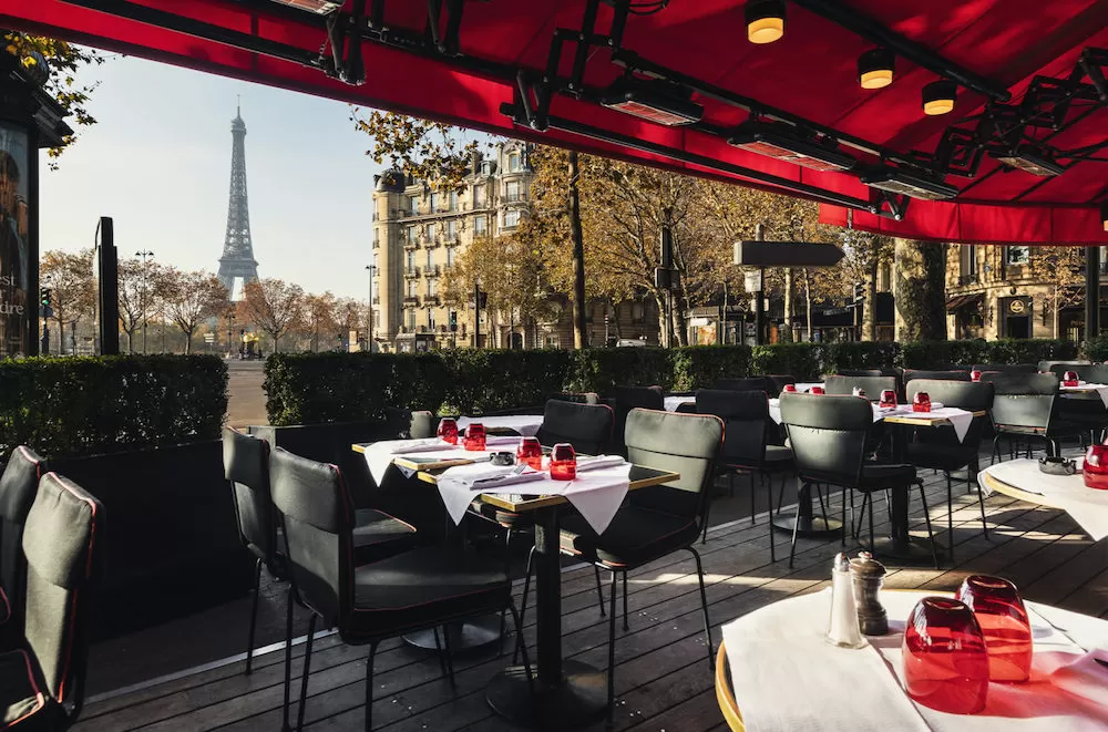 Cafes in Paris: The Best With A View of The Eiffel Tower