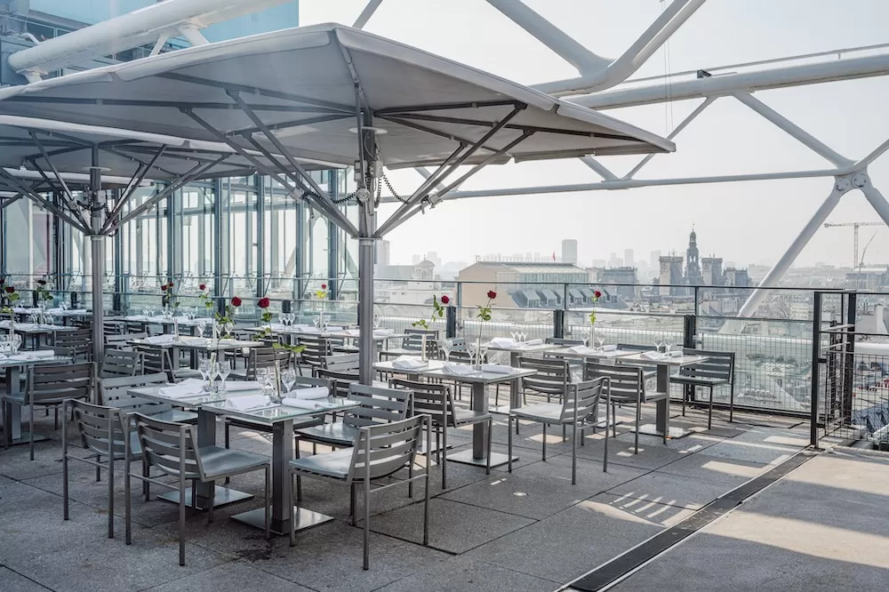 Cafes in Paris: The Best With A View of The Eiffel Tower