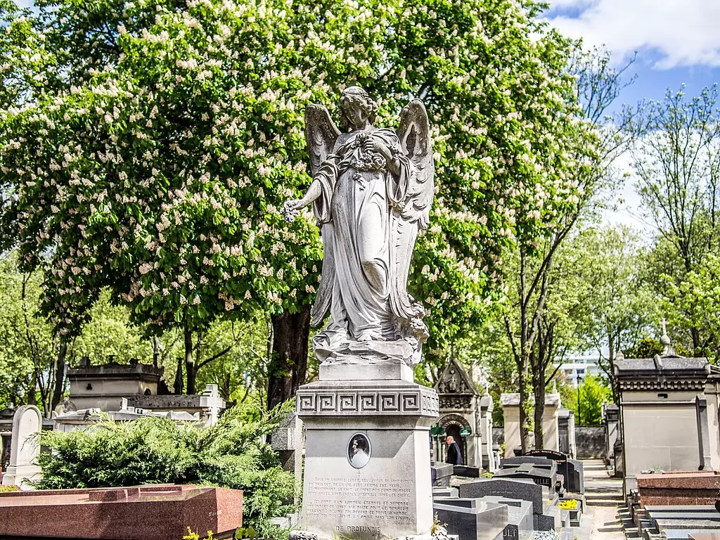 The 7 Most Beautiful Cemeteries in Paris