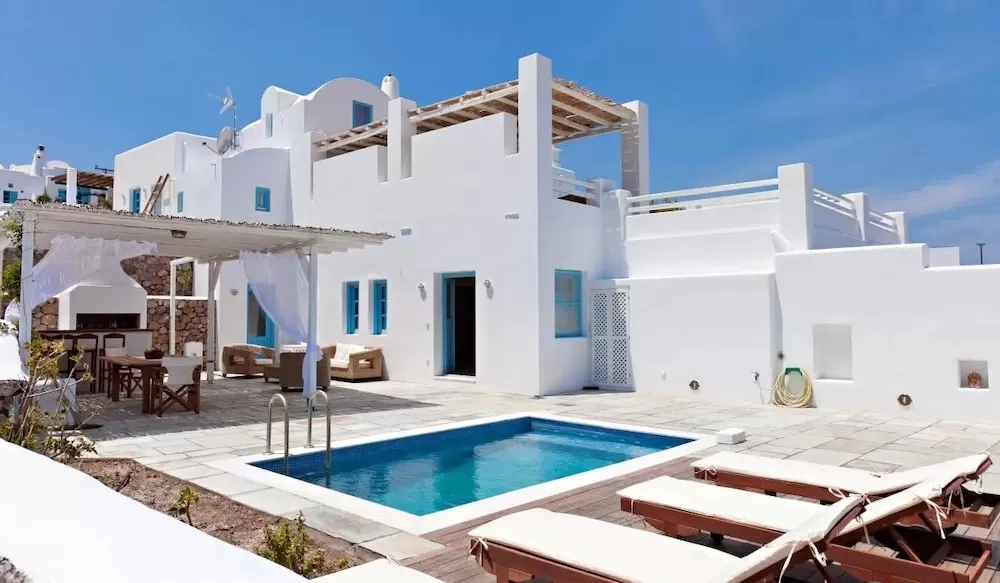 Check Out These Five Luxury Villas in Santorini for New Year's Eve