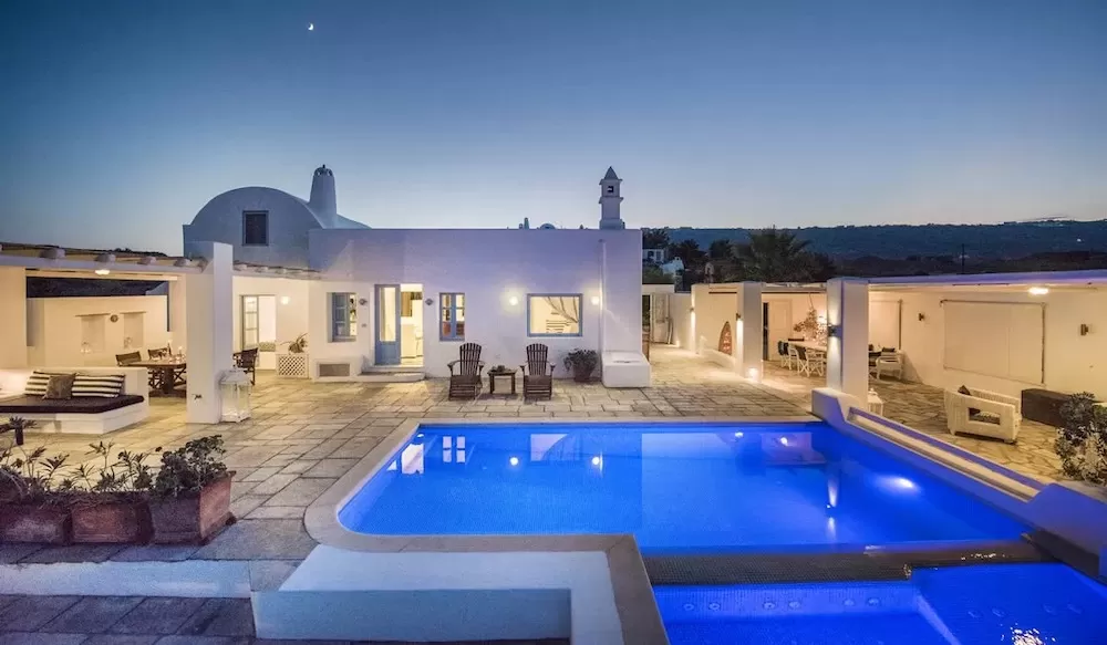 Check Out These Five Luxury Villas in Santorini for New Year's Eve
