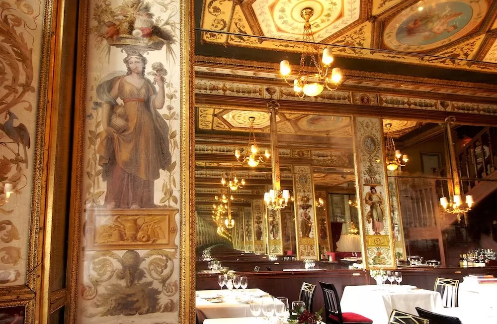 Cafes in Paris: The Best for Your Valentine's Day Date