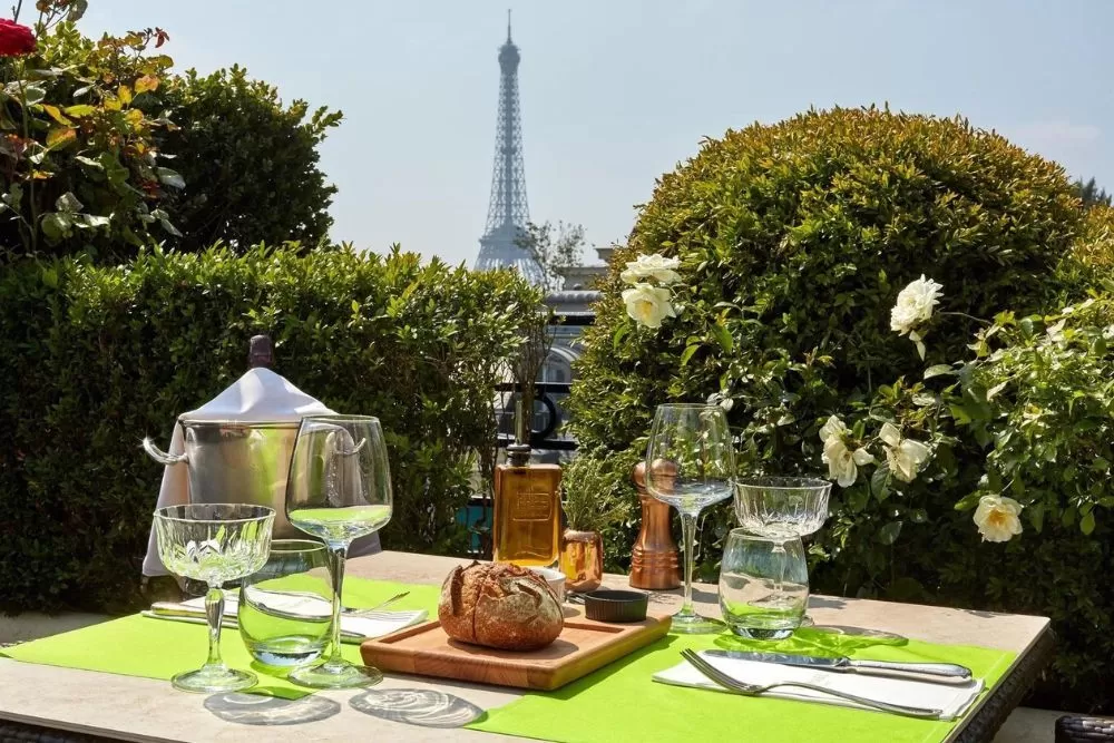 Cafes in Paris: The Best for Your Valentine's Day Date