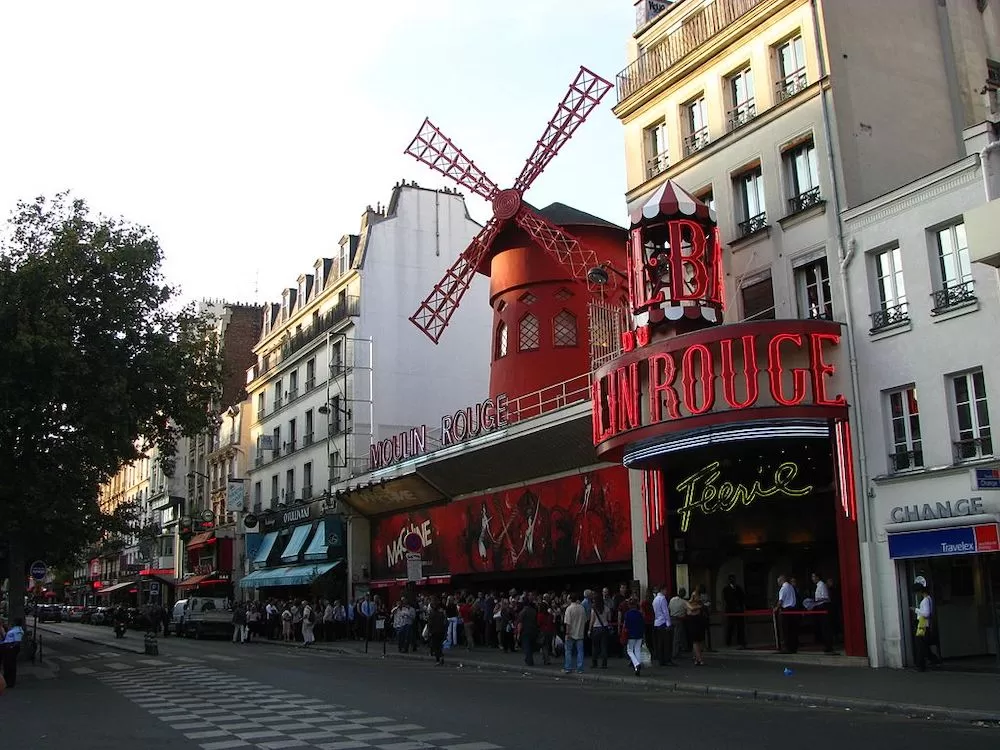 The Best Arrondissements in Paris When You're Single