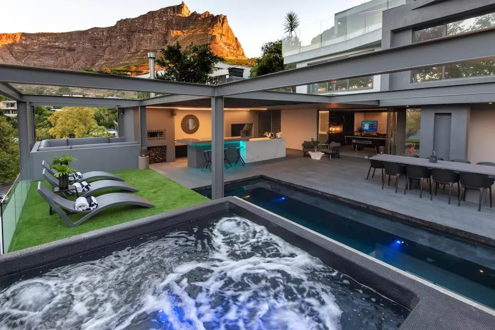 Cape Town's Luxury Villas with The Most Scenic Mountain Views