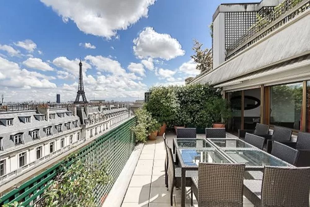 Enjoy The View of The Eiffel Tower from These Paris Luxury Apartments