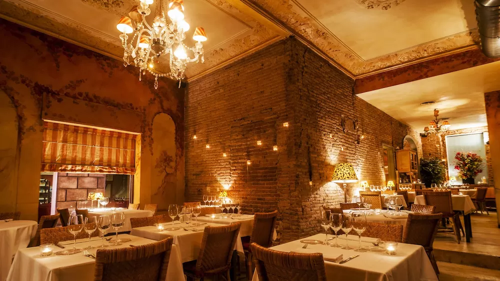 Barcelona’s Finest Candlelit Restaurants for A Date