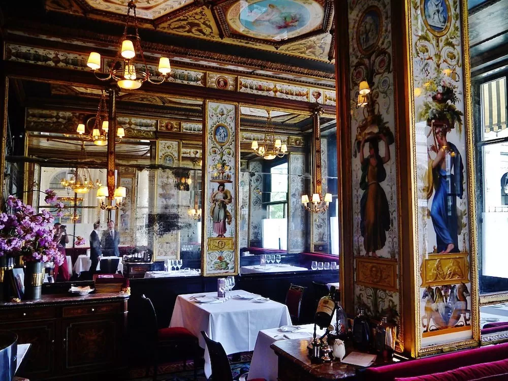 Bistros in Paris: The Best Near The Louvre