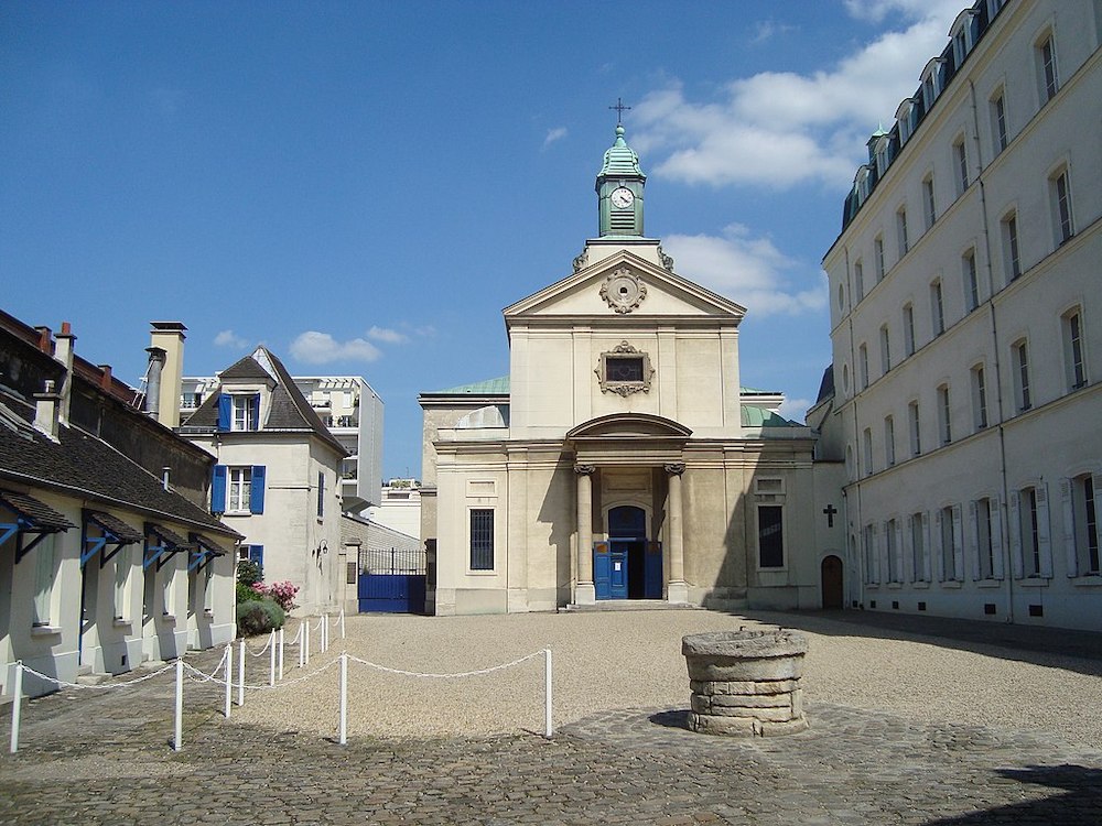 Visit These Picturesque Cemeteries in Paris