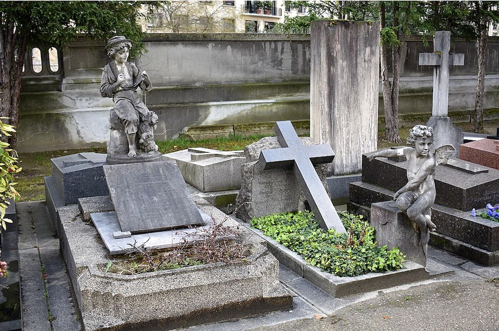 Visit These Picturesque Cemeteries in Paris