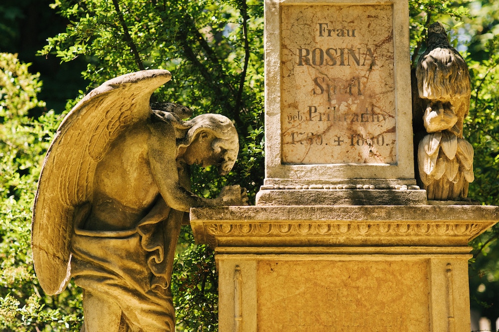 Visit These Picturesque Cemeteries in Paris