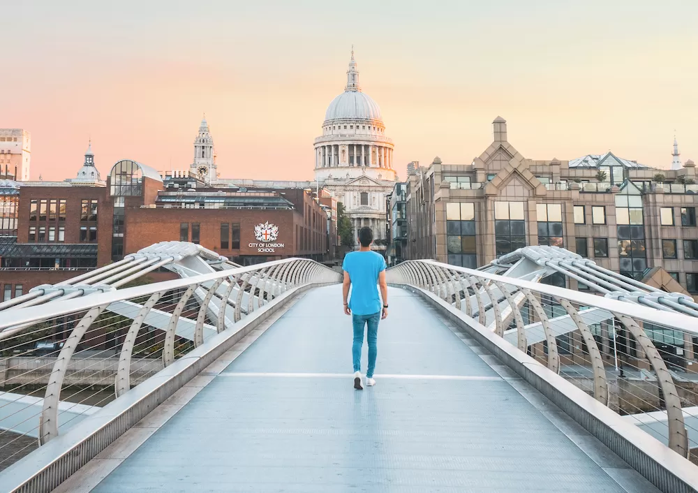 How to Not Look Like A Tourist in London