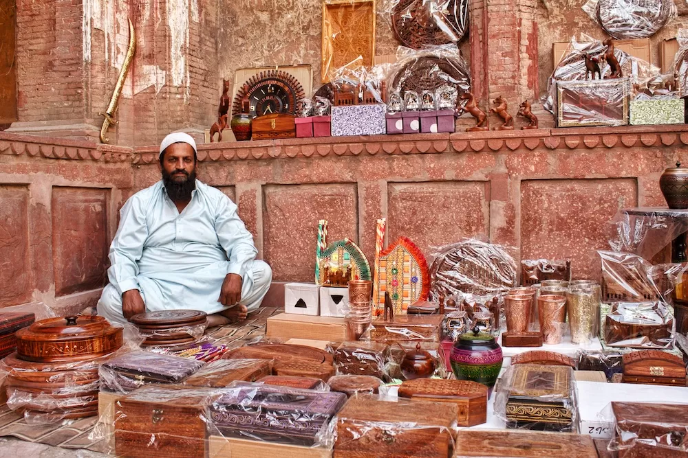Follow These 10 Tips When You Shop in Souks