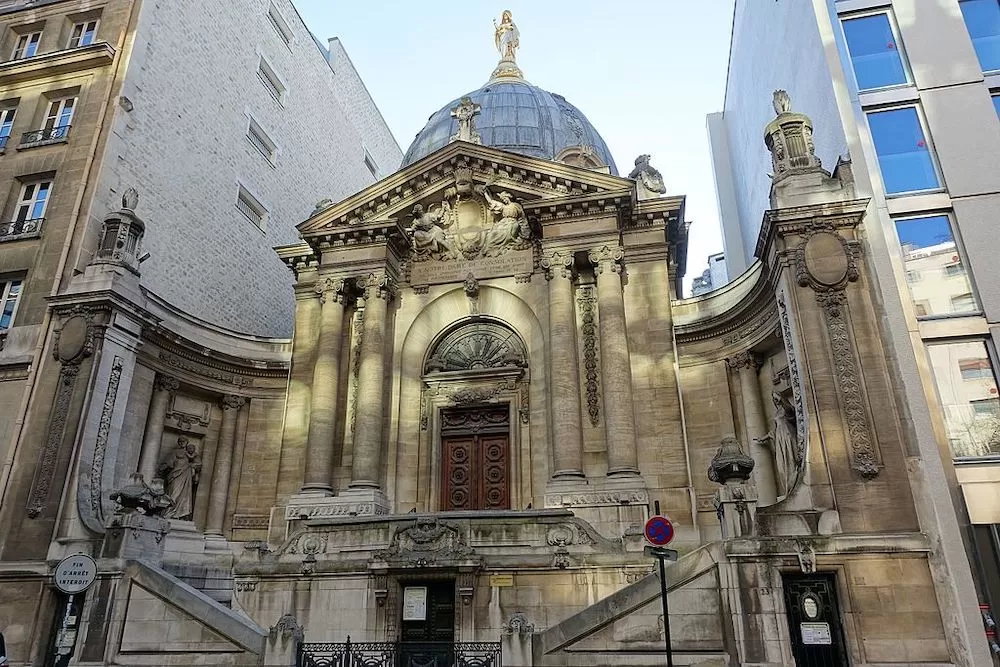 The 8 Most Haunted Hotspots in Paris