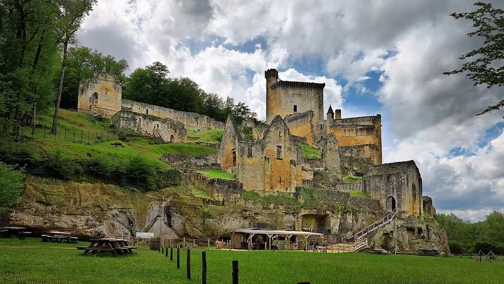 Dare to Visit These 10 Haunted Places Throughout France