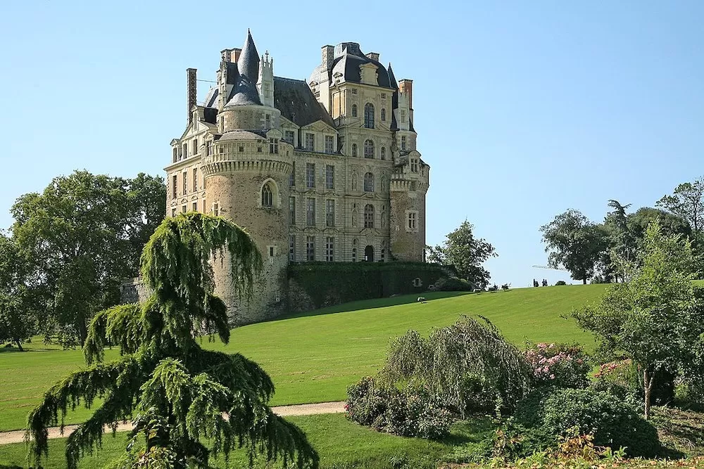 Dare to Visit These 10 Haunted Places Throughout France