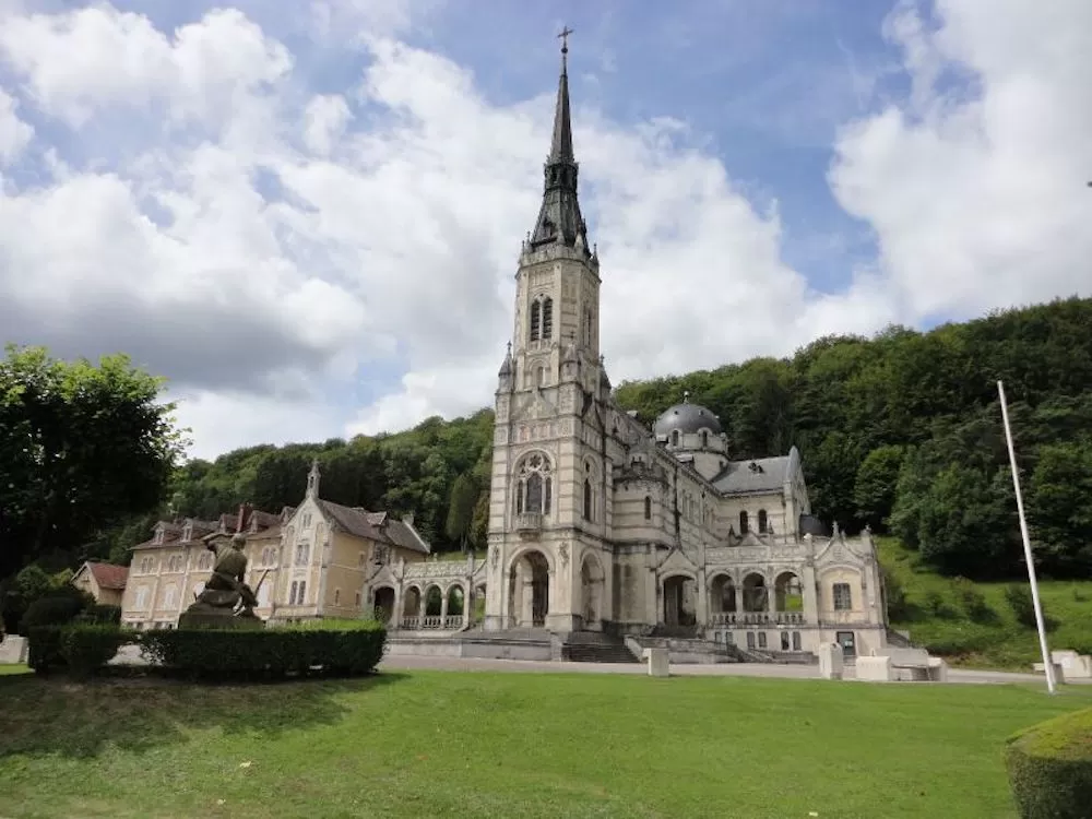 Dare to Visit These 10 Haunted Places Throughout France