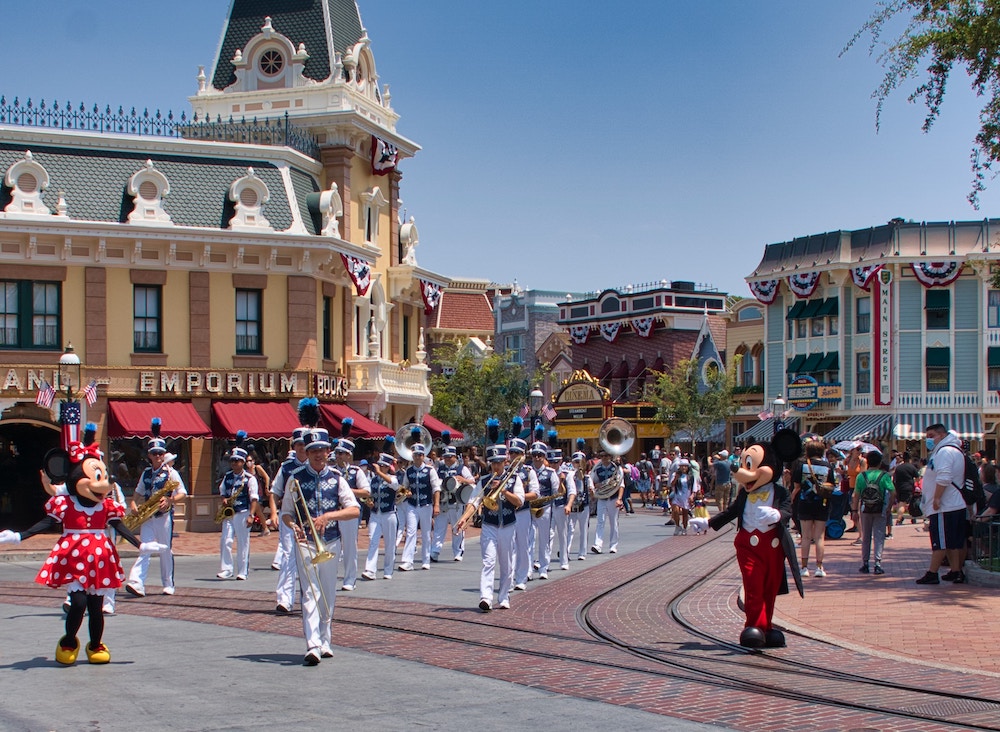 Follow These 8 Tips When You Visit Disneyland Paris