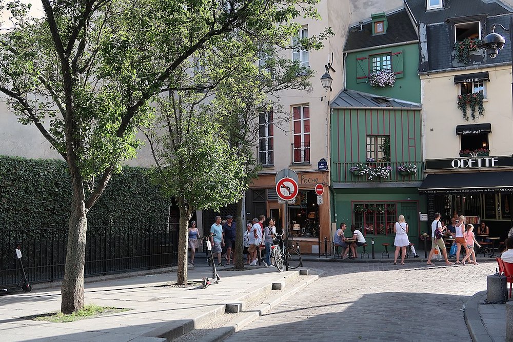 Check Out These Underrated Romantic Spots in Paris