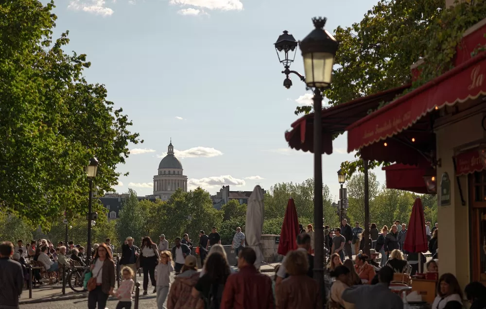 Where Do Expats Hang Out in Paris?