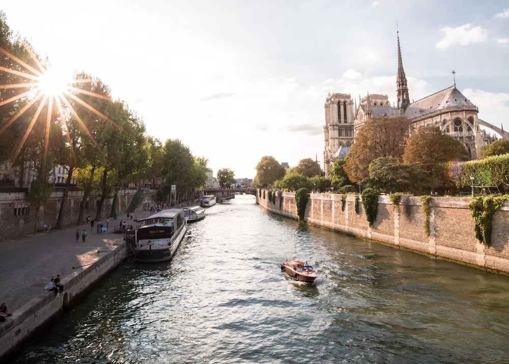 Where Do Expats Hang Out in Paris?