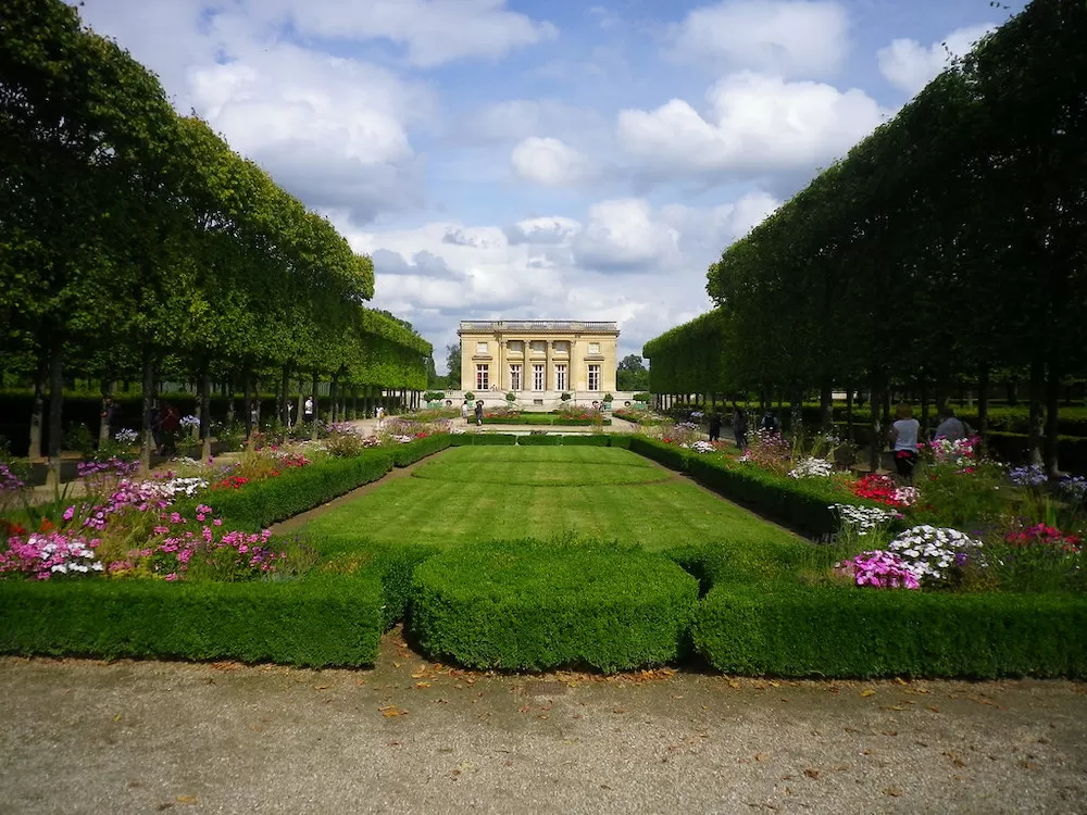 A Guide to Versailles