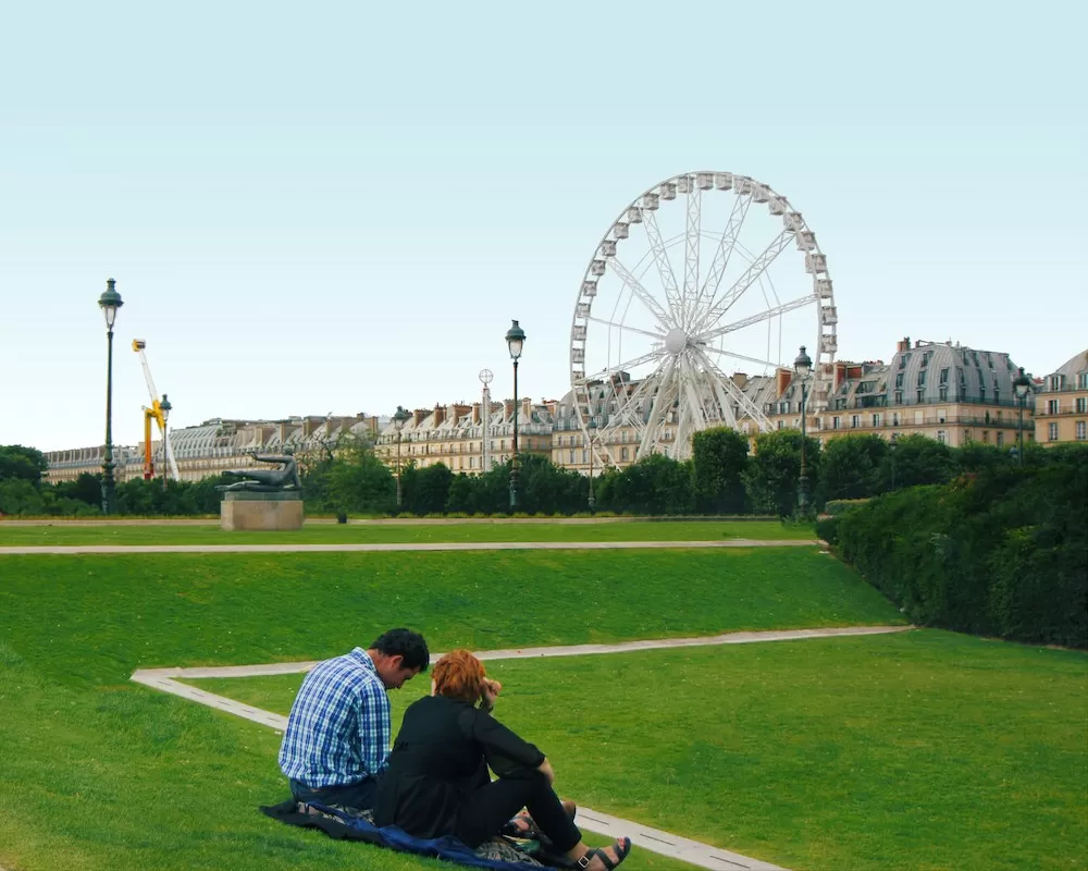 9 Unique Ideas for a Spring Date in Paris