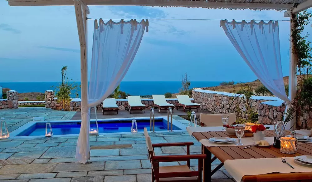 10 Luxury Villas in Greece with The Best Seaside Views