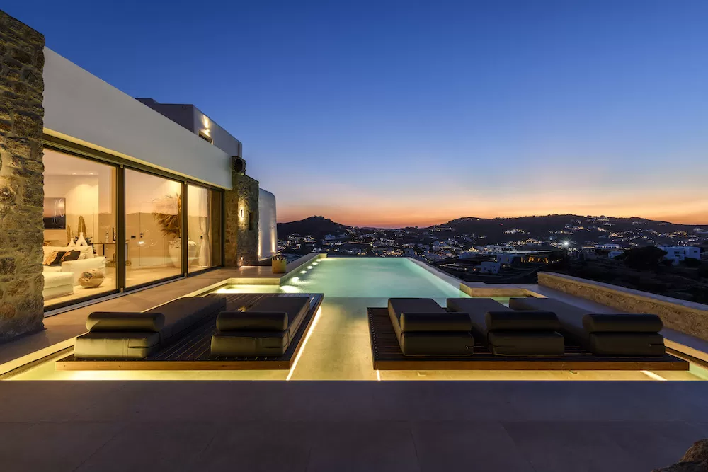 Exquisite Greek Villas That Can Rival a Luxury Resort