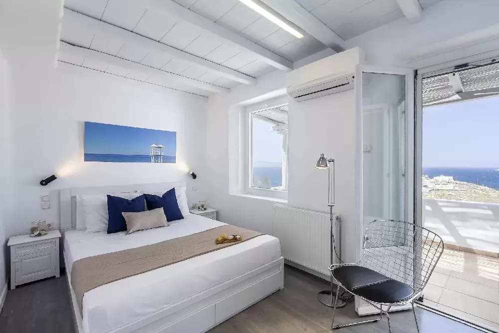 Exquisite Greek Villas That Can Rival a Luxury Resort
