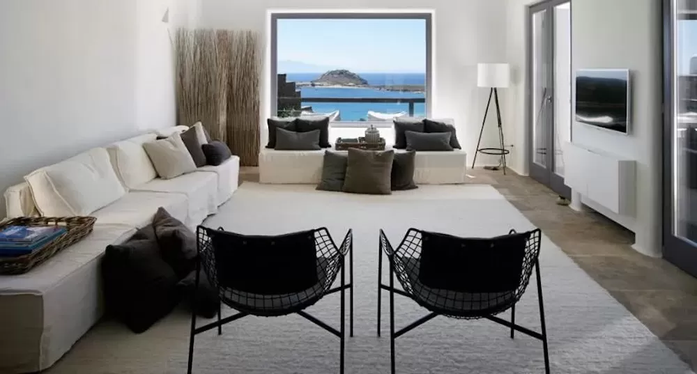 Exquisite Greek Villas That Can Rival a Luxury Resort