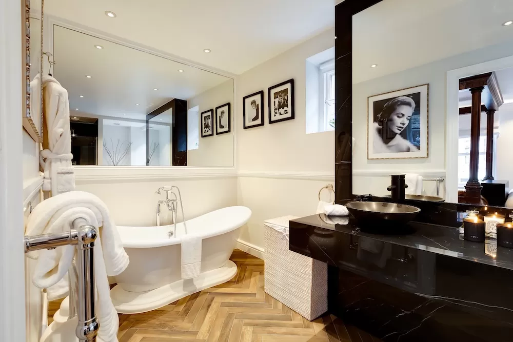 Luxuriate in a Bathtub in These London Luxury Apartments