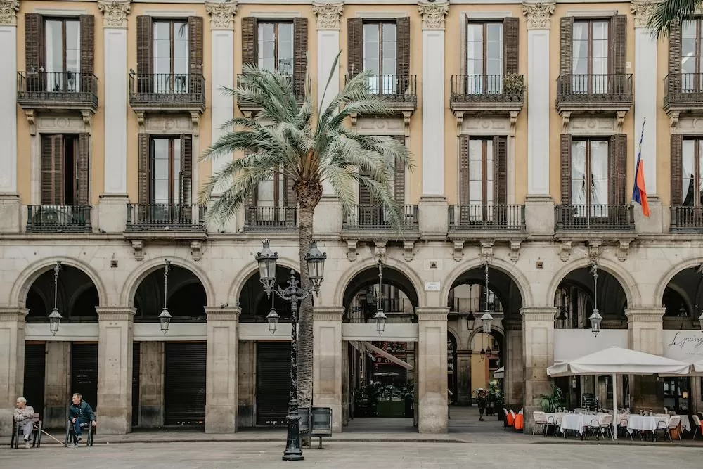 Discover Les Corts in Barcelona