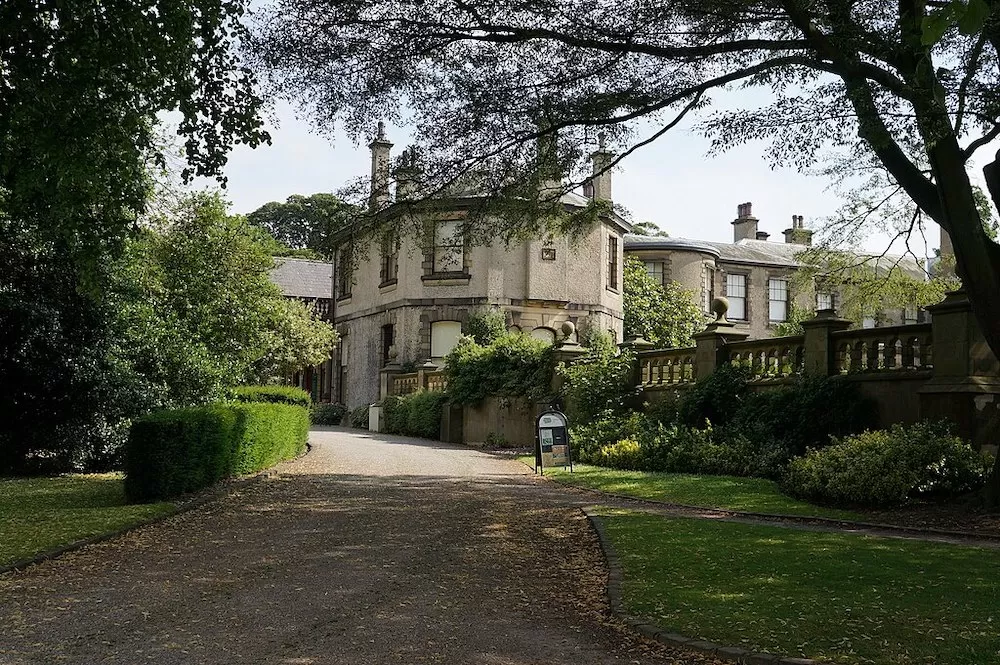 Take Your Date to These Most Romantic Spots in Leeds