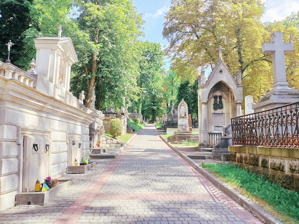 Why You Should Try Visiting Cemeteries in Paris