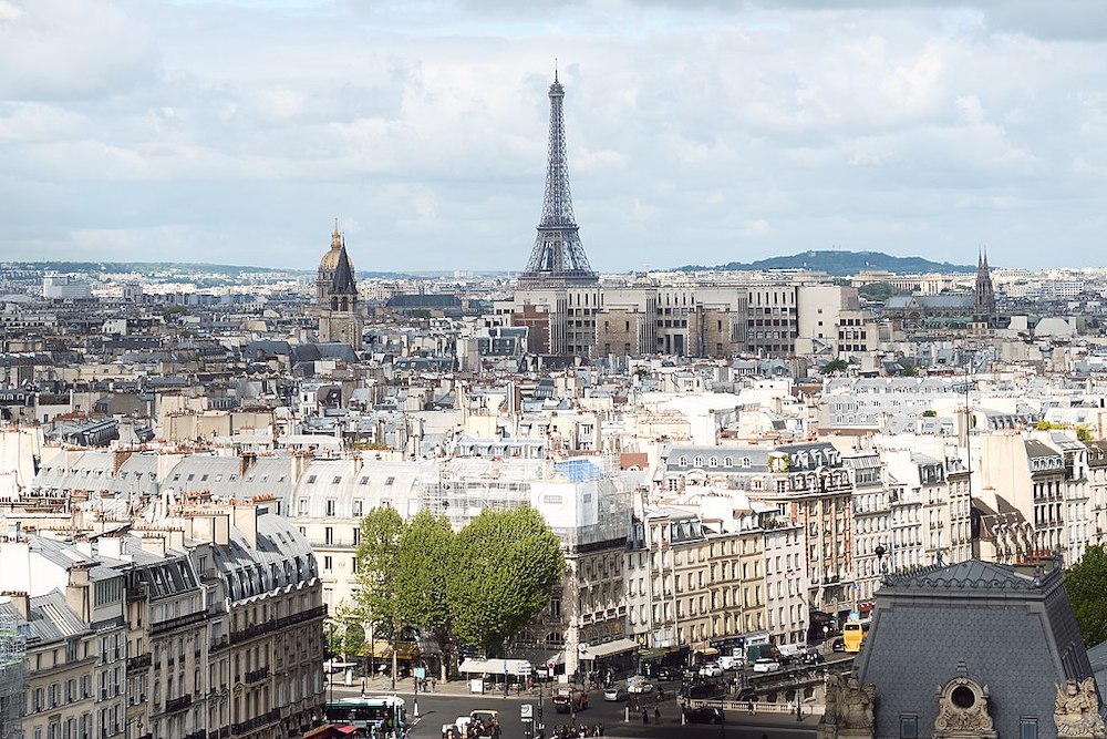 Paris: City Travel Guide