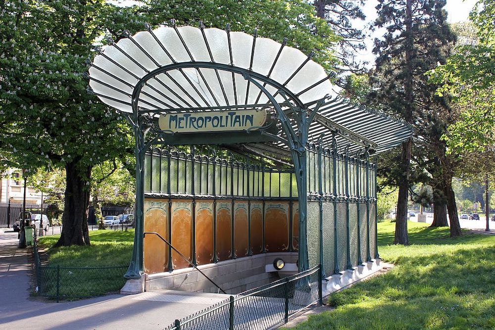 Paris: City Travel Guide