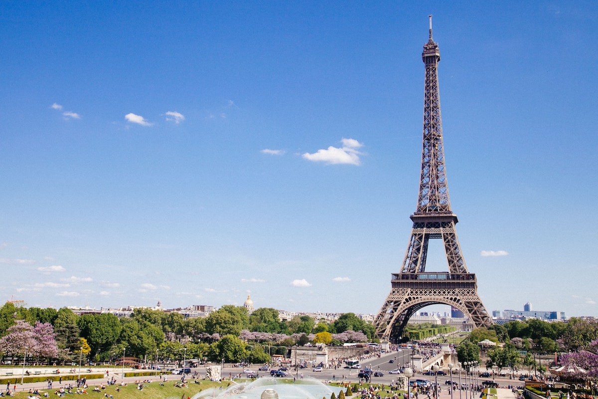 Paris: City Travel Guide