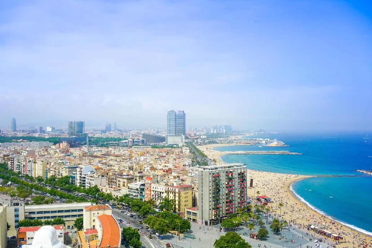 Barcelona: City Travel Guide