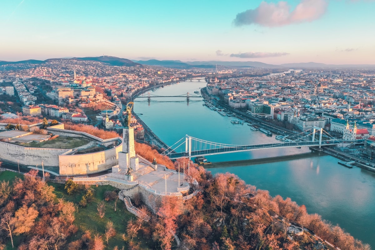 Budapest: City Travel Guide