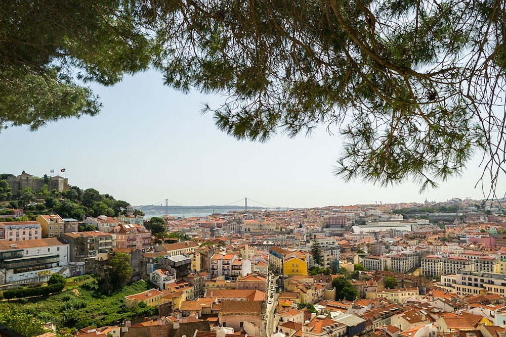 Lisbon: City Travel Guide