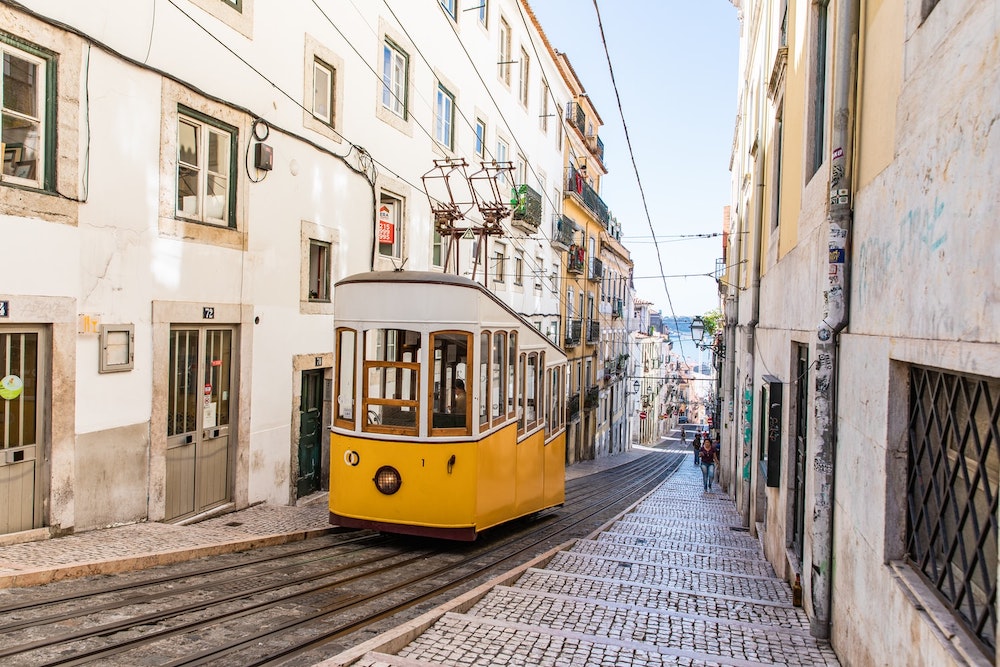 Lisbon: City Travel Guide
