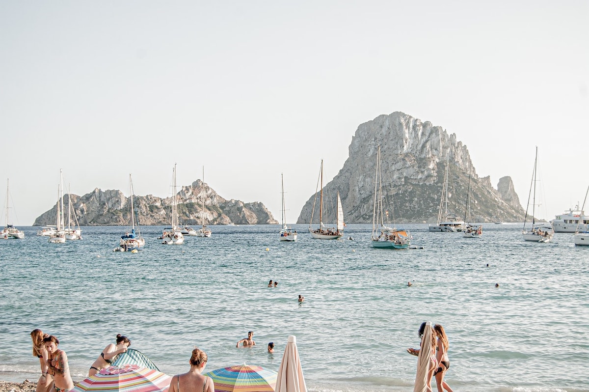 Ibiza: City Travel Guide