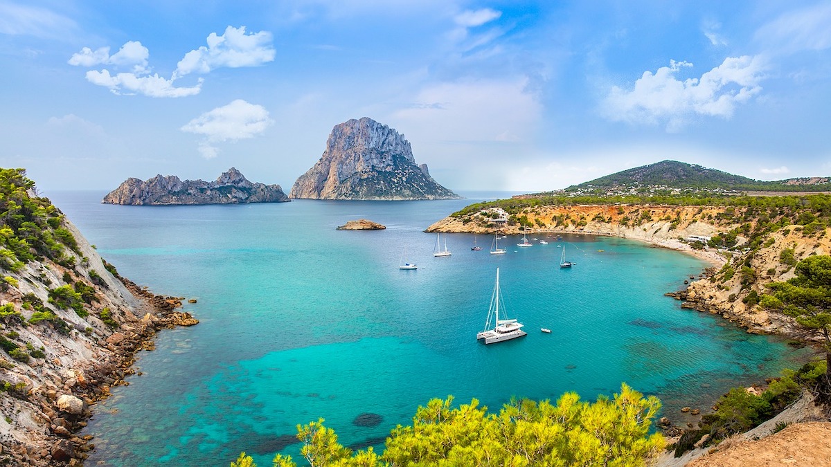 Ibiza: City Travel Guide