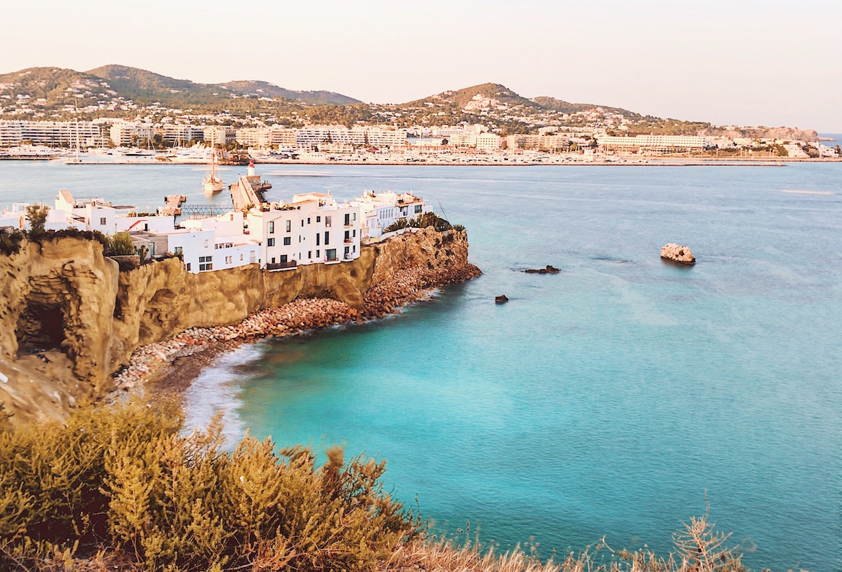 Ibiza: City Travel Guide