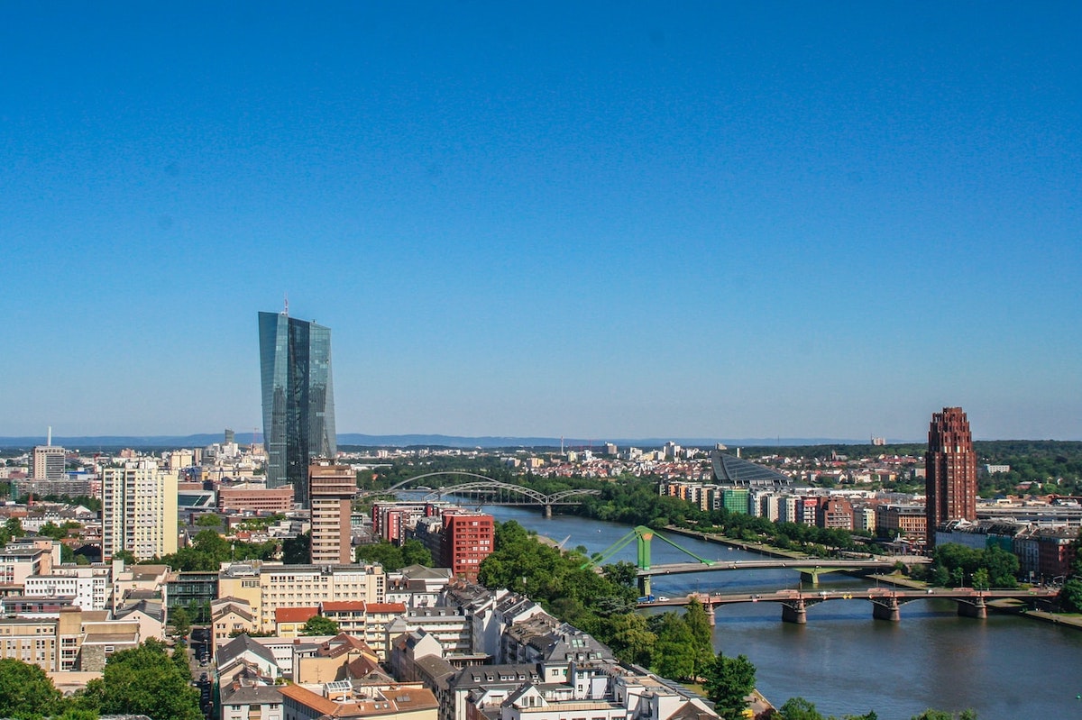 Frankfurt: City Travel Guide