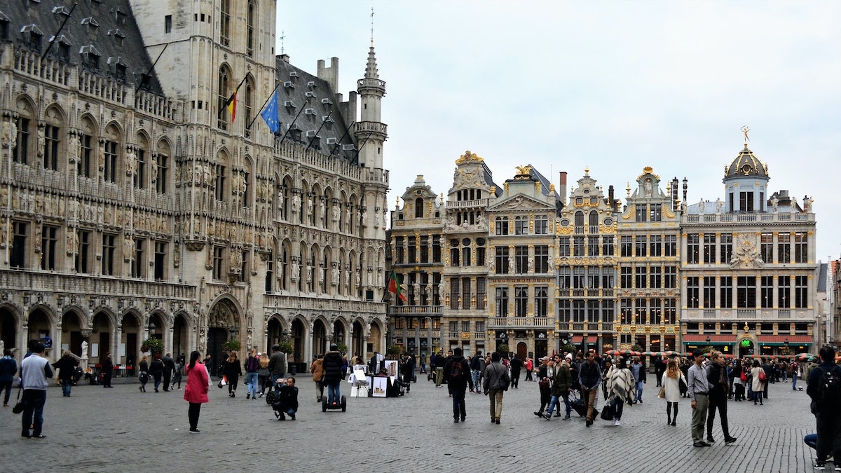 Antwerp: City Travel Guide