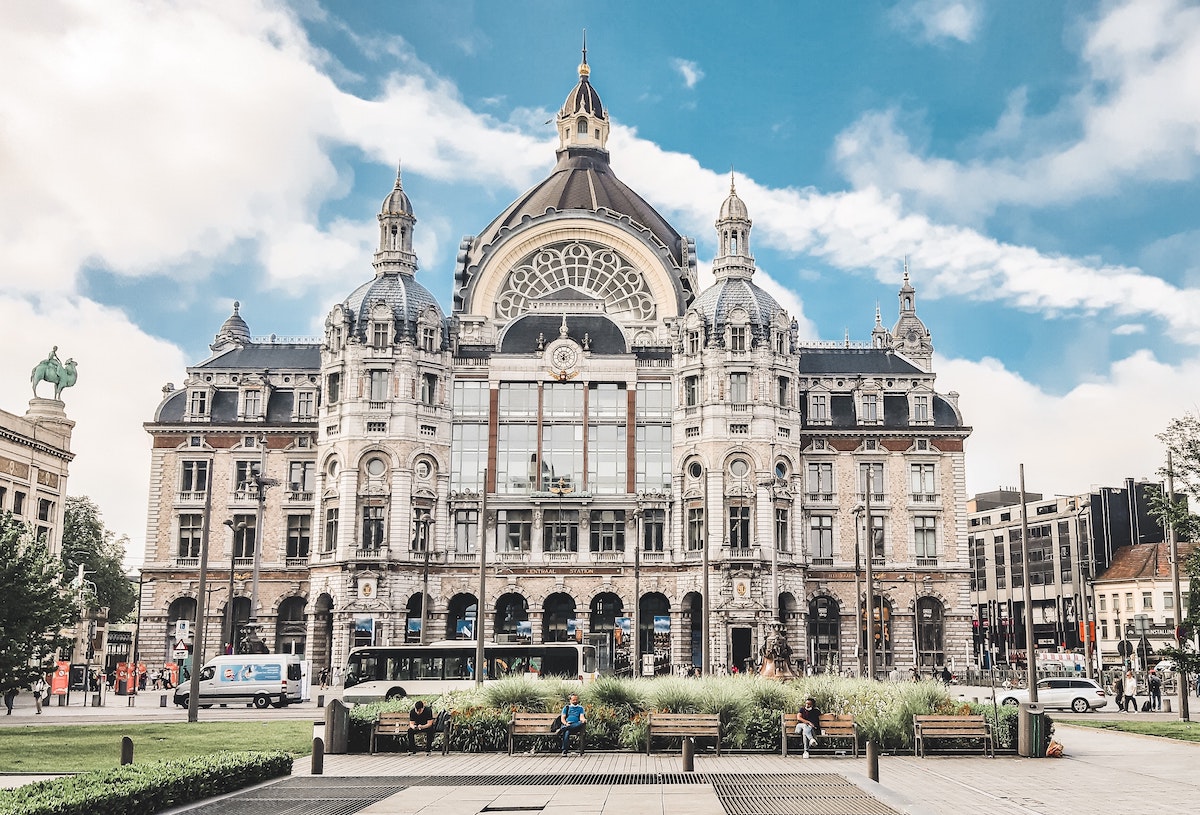 Antwerp: City Travel Guide