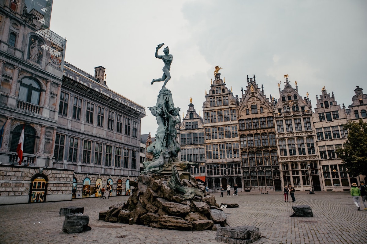 Antwerp: City Travel Guide